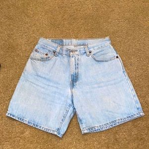 Levi’s, size 6 (26-28), light wash
